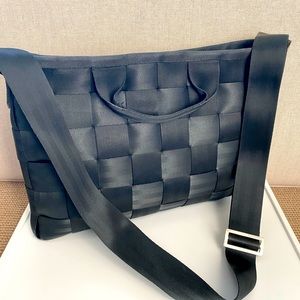 Harvey’s seatbelt laptop bag
